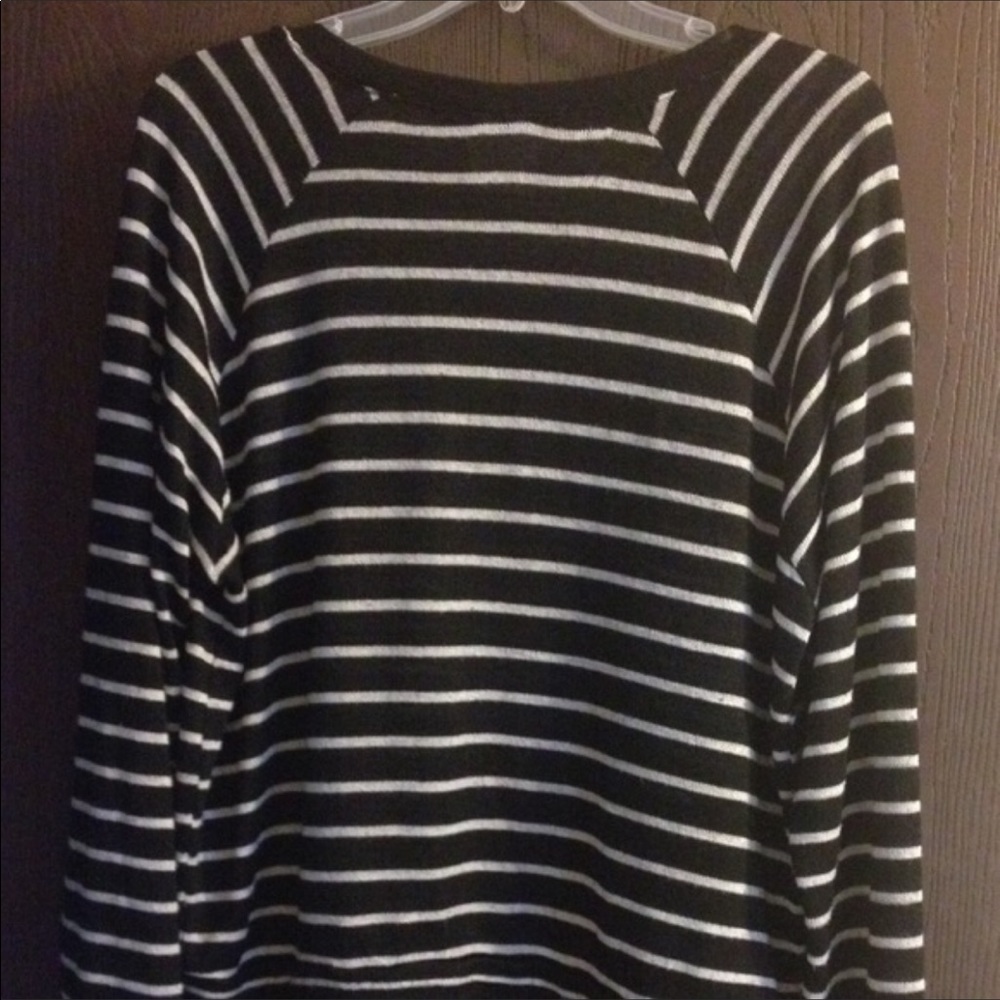 Long Sleeved Shirt/Sweater - Picture 2 of 3